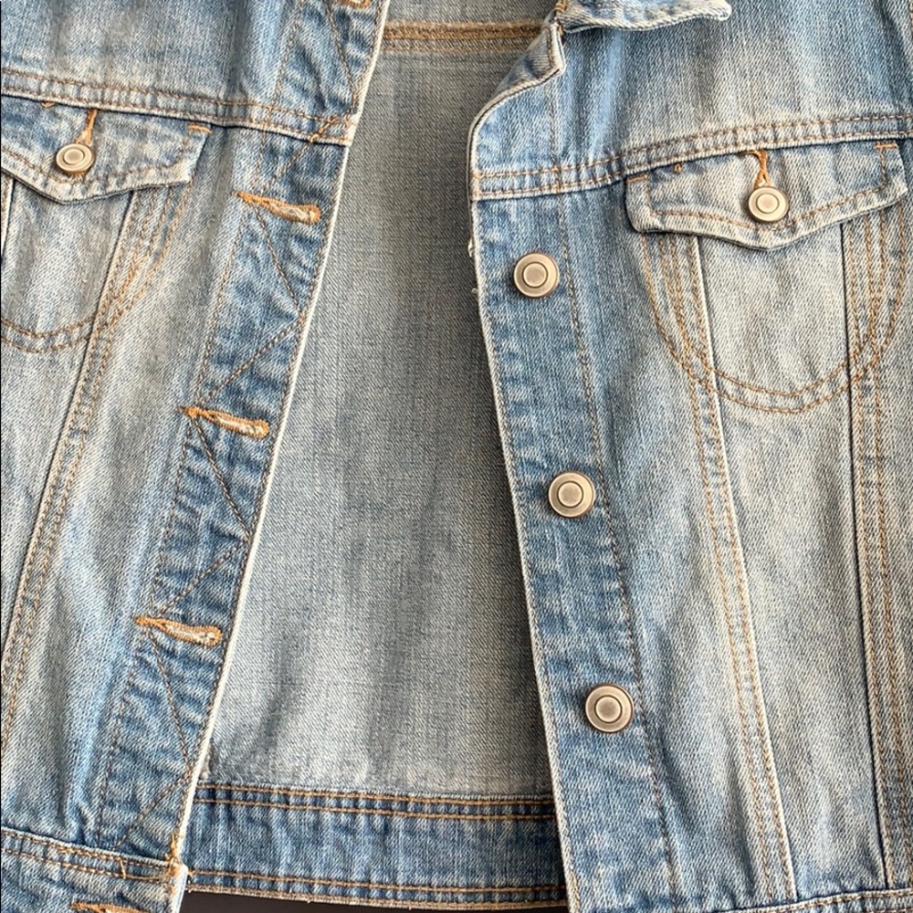 Cropped Jean Jacket - Picture 2 of 4